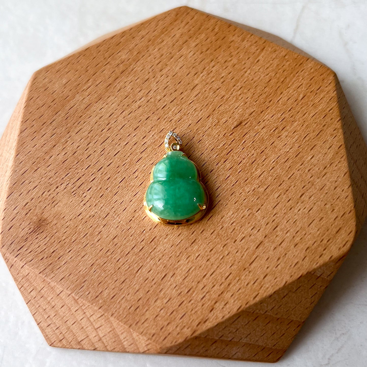 Lucky Jade Gourd Pendant, Jadeite Jade with 18K Gold, 葫芦 Calabash Pendant, FSX-0921-KSA32457