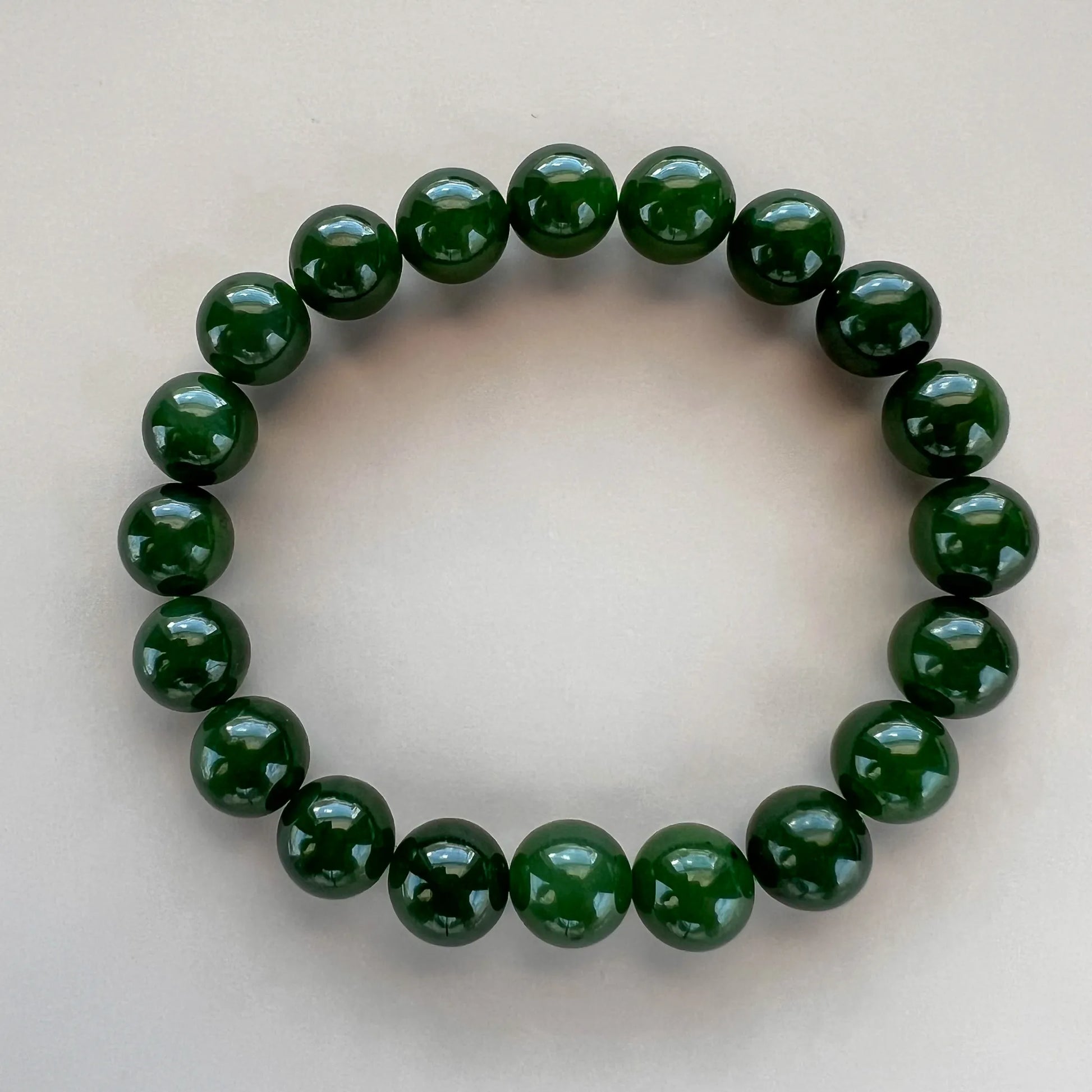 Aria Design Collection natural jade bracelet with deep green polished round beads and a glossy finish
