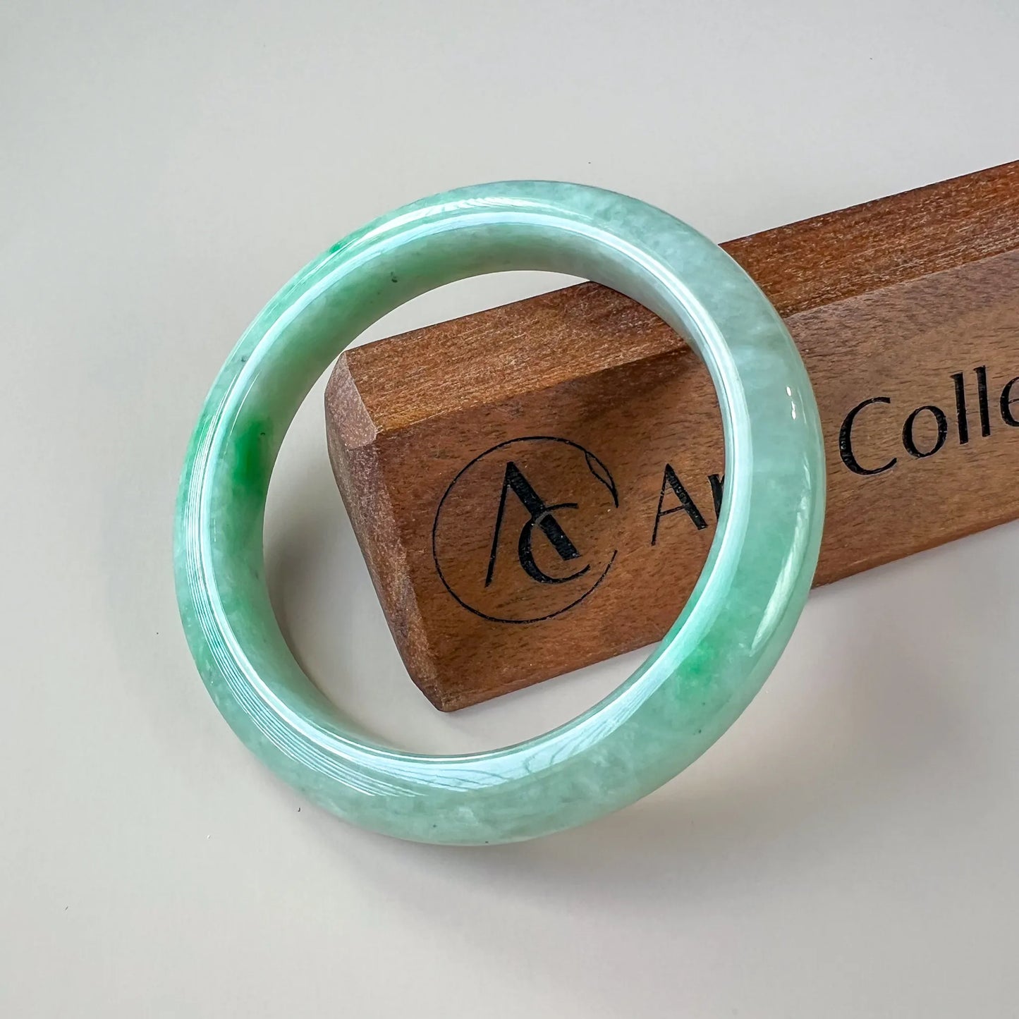 Aria Design Collection mint-green jadeite bangle with a smooth round profile and high-polish finish